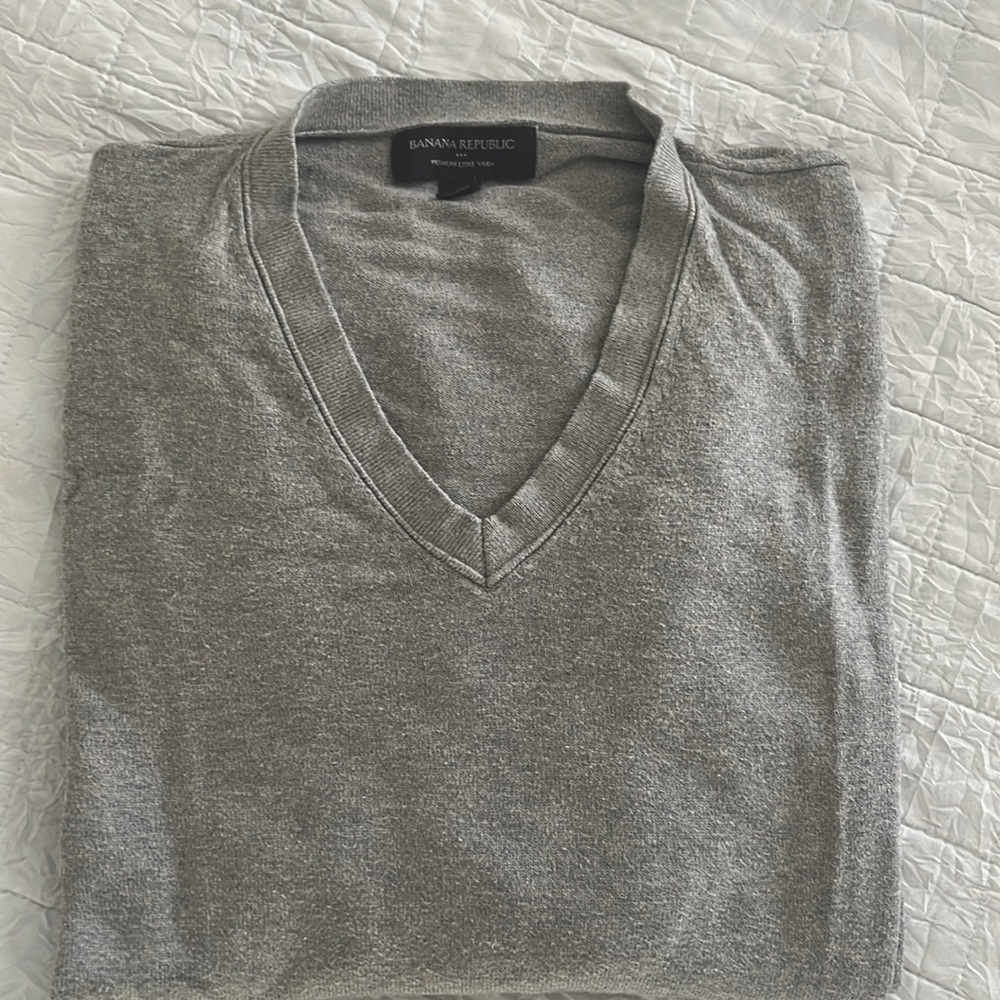 Banana republic, gray, size M, men’s v-neck sweater